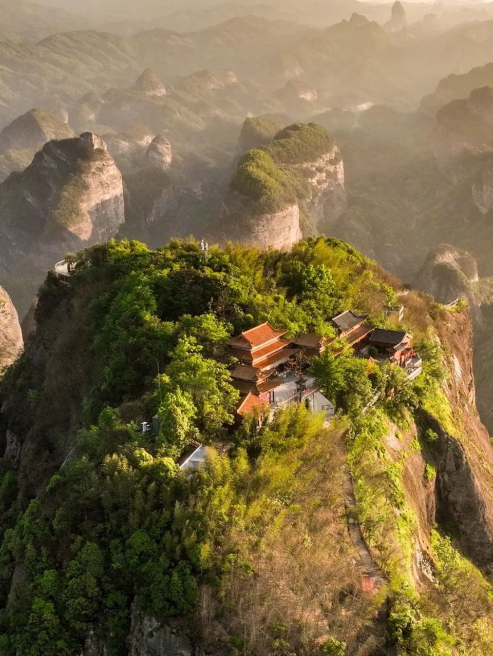 除了崀山以外,邵阳的其他景点也较为分散,所以更推荐自驾或包车前往.