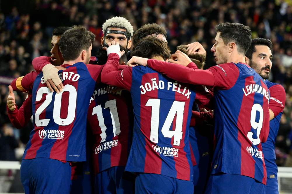 足球西甲联赛巴萨胜阿尔梅里亚3