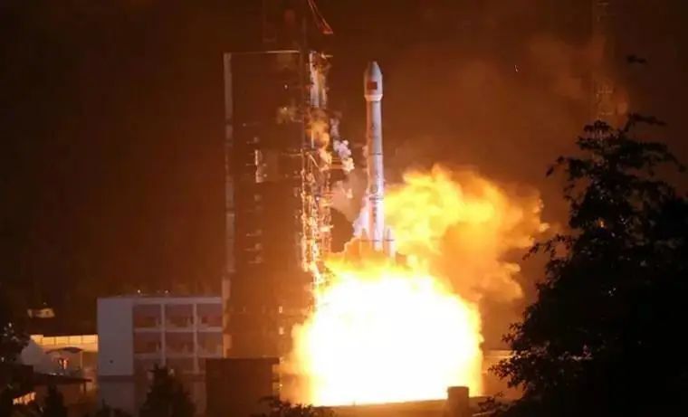 助力卫星通话，“幕后功臣”天通一号卫星系统厉害在哪里？_腾讯新闻