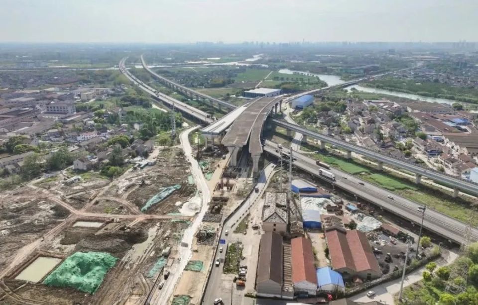 区戴安路全线贯通;中吴大道西延智慧快速路项目计划下半年开工建设