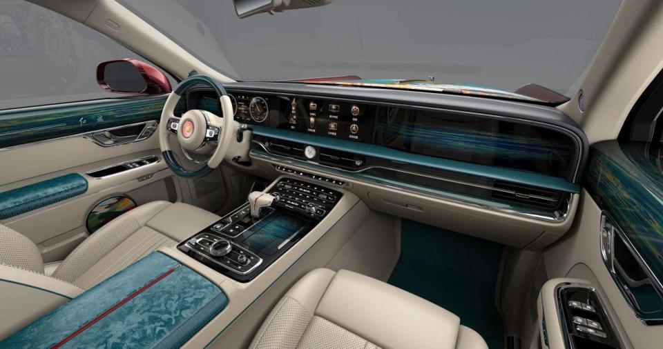 红色的缝线,更能营造出端庄大气之感,对比起来你会发现,其实迈巴赫只