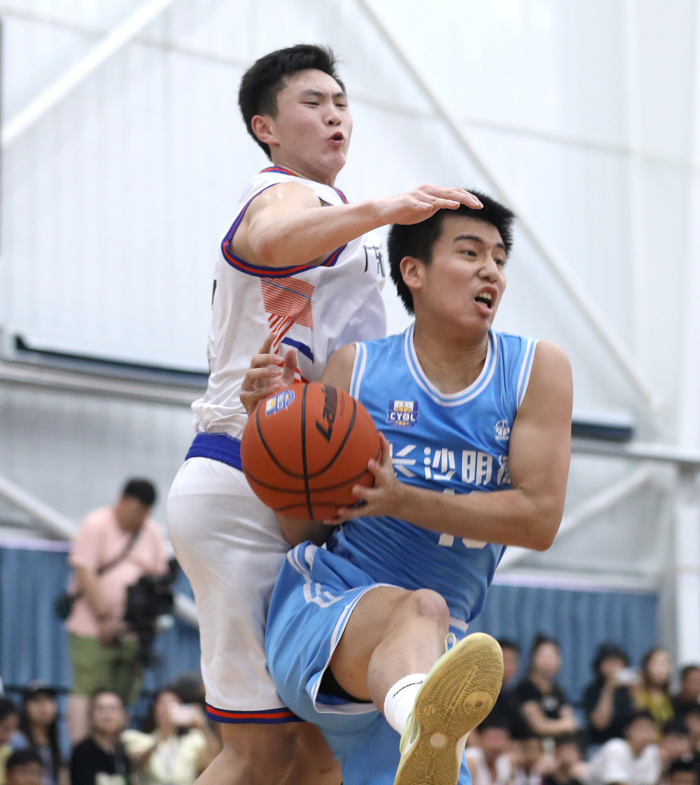 体育篮球全国u17联赛广东省体校宏远队晋级四强