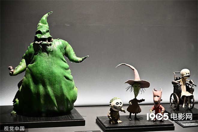 “鬼才导演”蒂姆·波顿个展开幕 展出惊悚艺术品_腾讯新闻