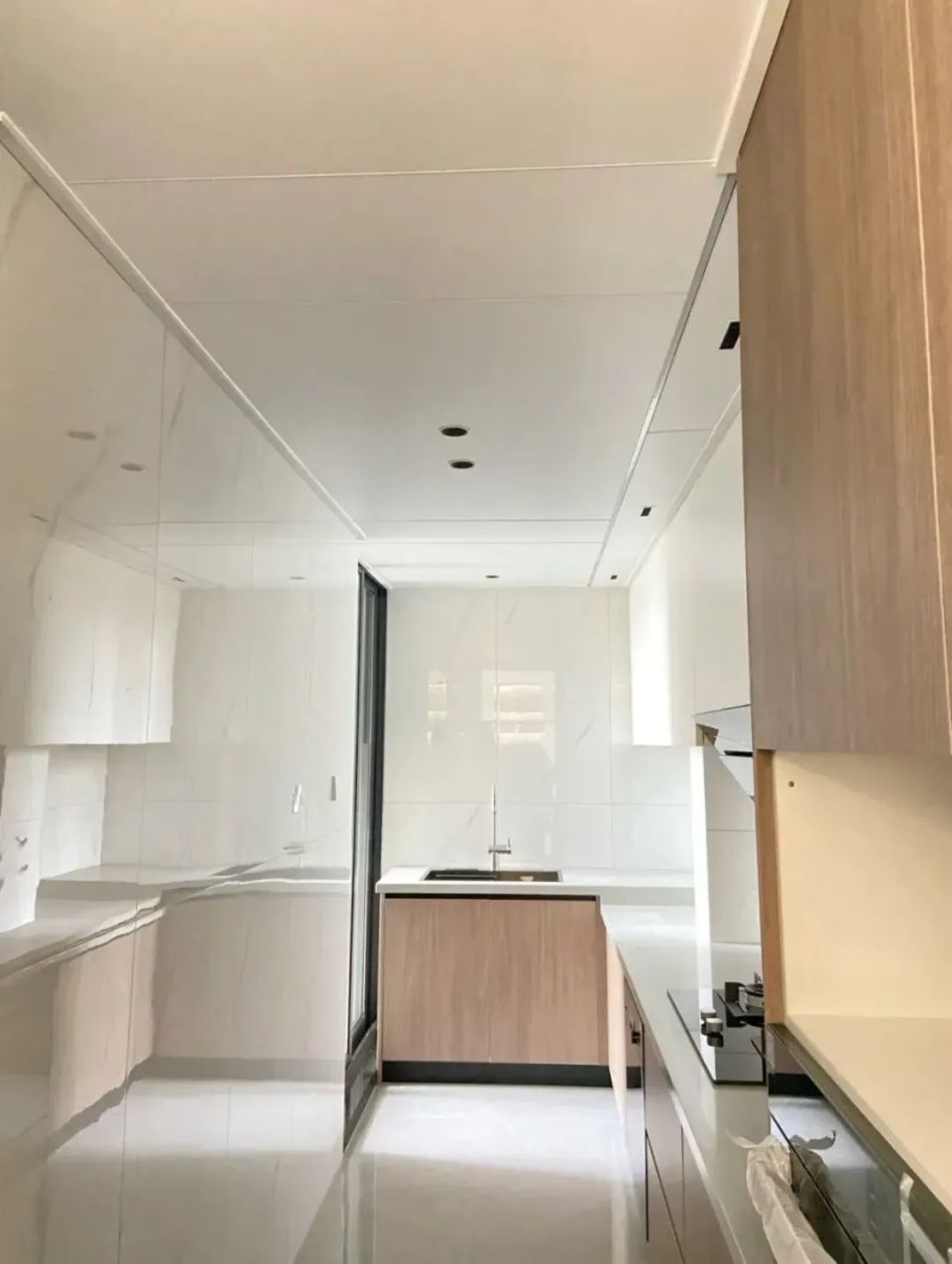 厨房吊顶施工,要了解石膏板吊顶和硅酸钙板的区别