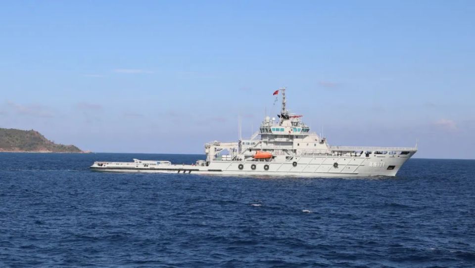 南部战区海军参与商渔船碰撞事故搜救行动细节披露