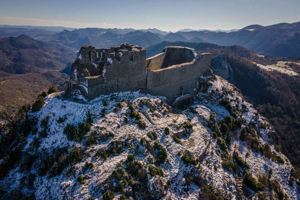 法国蒙塞居尔古城堡_腾讯新闻