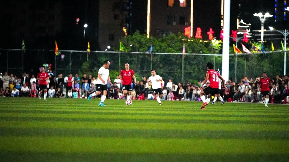 贵州榕江"村超"开赛 全民足球尽显体育魅力_腾讯新闻