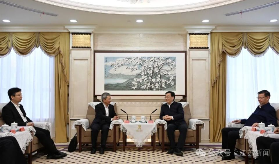 我省与中国农业发展银行签署战略合作协议 信长星许昆林会见钱文挥