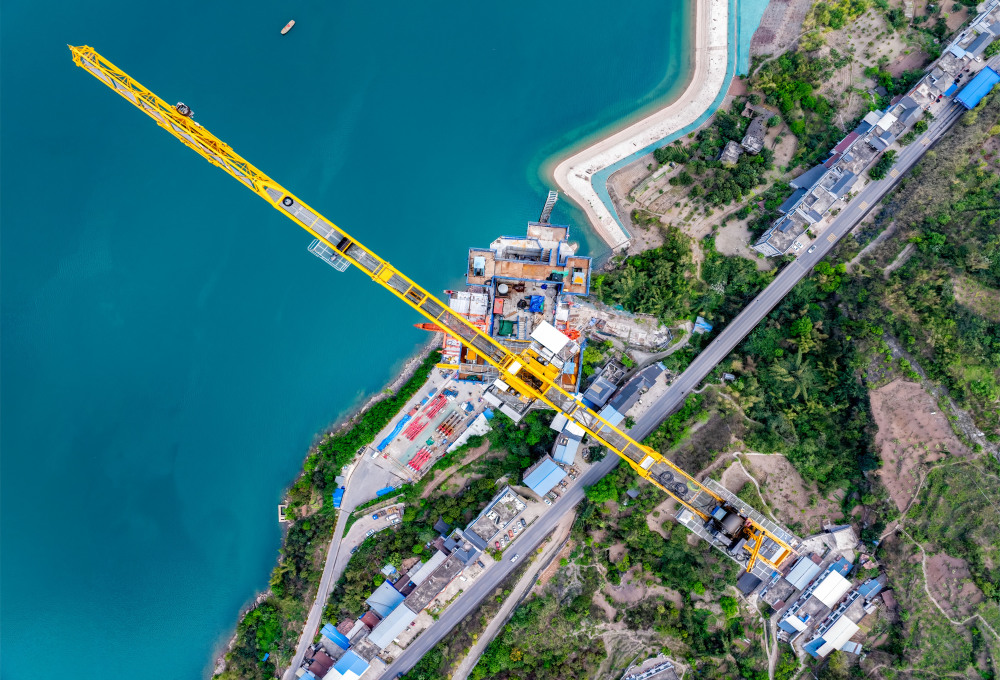 镜观中国新华社国内新闻照片一周精选丨云南绥江新市金沙江特大桥有序