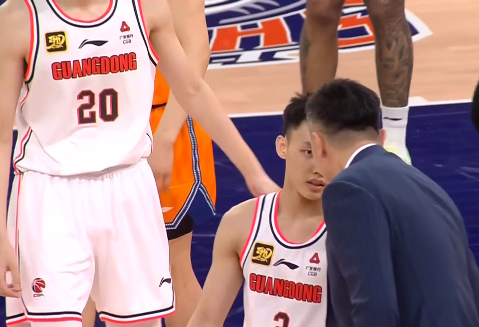 完爆胡明轩+碾压徐杰！广东队迎来“新一哥”，男篮内线驰援杜锋_1