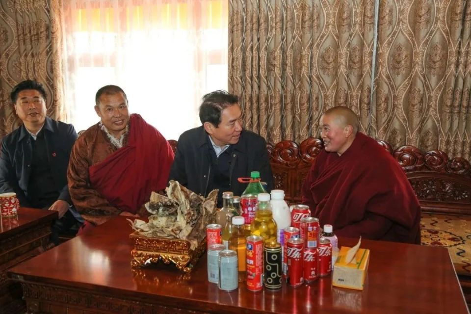 深入四川民族学院,泸定县得妥镇,德威镇加郡村,道孚县孔色乡,炉霍县充