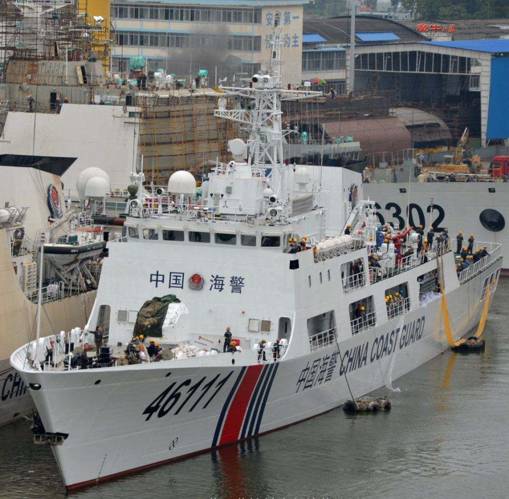 菲巡逻艇碰瓷,718型海警舰近距离拦截,未来需要部署新型巡逻舰_腾讯