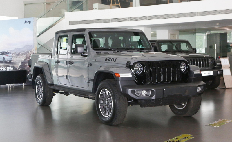 99万,配3.6l v6引擎,新jeep角斗士overland进店实拍!_腾讯新闻