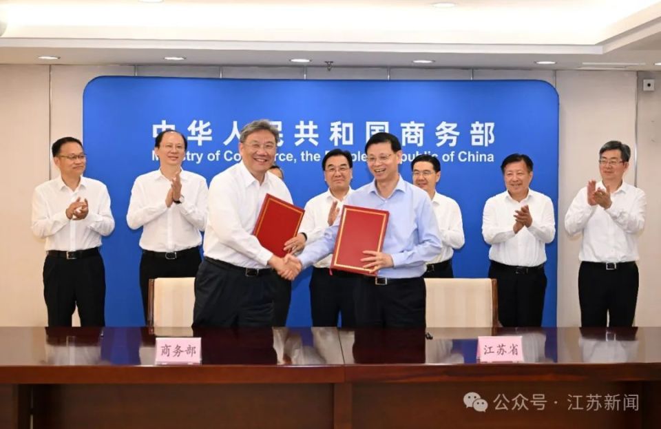 商务部国际贸易谈判代表兼副部长王受文,国家发展改革委副主任刘苏社