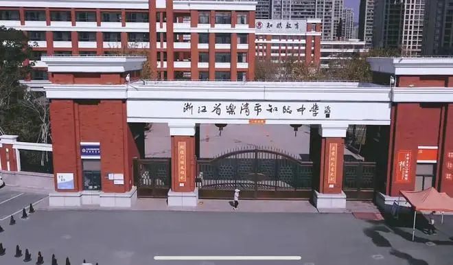 镇海中学(含蛟川)16人,杭州学军中学(含文渊)13人,诸暨市海亮高级中学