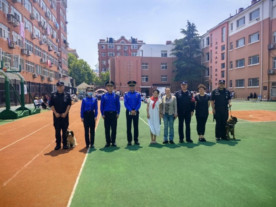 全环境立德树人 | 童心向党 快乐飞扬——台东街道开展警民互动庆六一