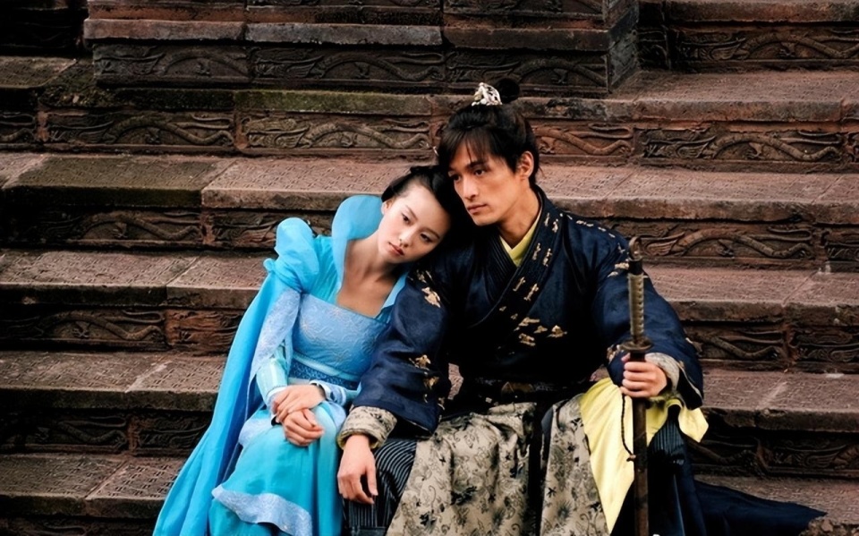 刘诗诗时隔6年再播古装剧,老搭档胡歌袁弘帮宣传打call:小板凳已经摆