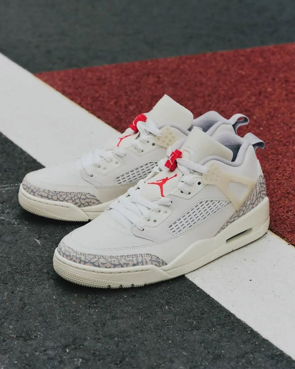 相信这样一款经典鞋型   百搭配色,会打动很多玩家.