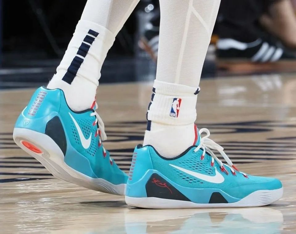 NBA 上脚合集！罗斯 1 代、AJ28 重返赛场！_腾讯新闻