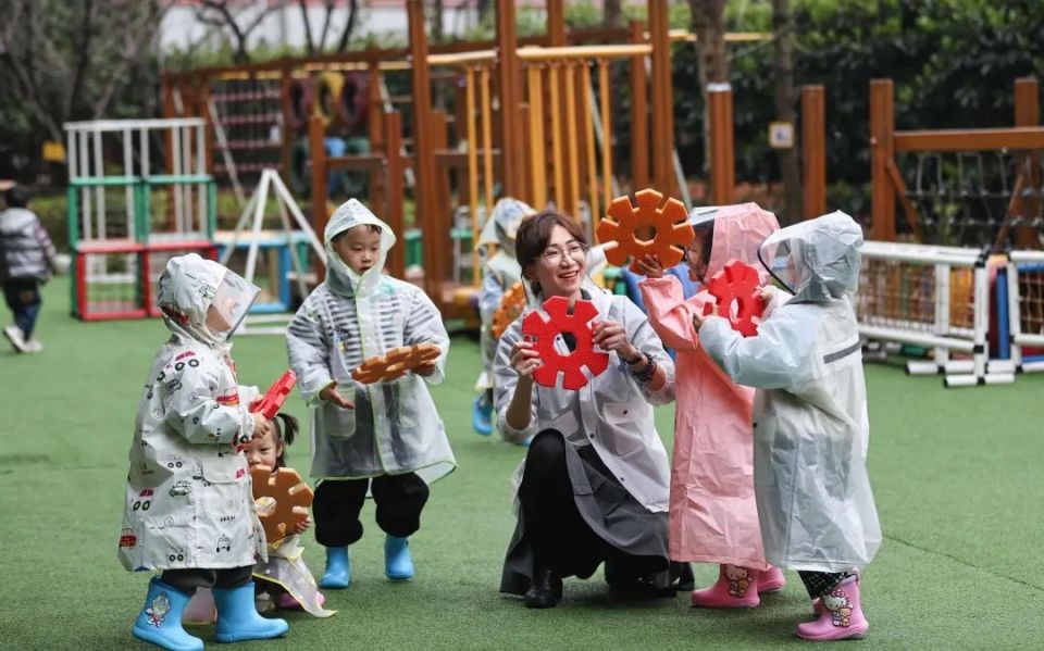 为呵护儿童的运动天性,区内各幼儿园积极开展了探索与实践,其中,蓬莱