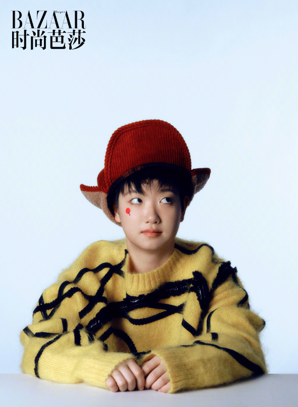 孙颖莎登上时尚芭莎封面!网友直呼:又帅又可爱