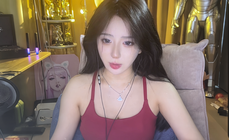 呆妹儿cos钢背兽被保安驱逐;表示直播压力巨大,随时可能停播!