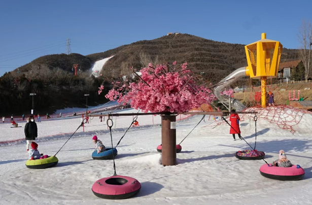 进一步提高滑雪消费性价比,我区各滑雪场分别在雪场品质与周边服务等
