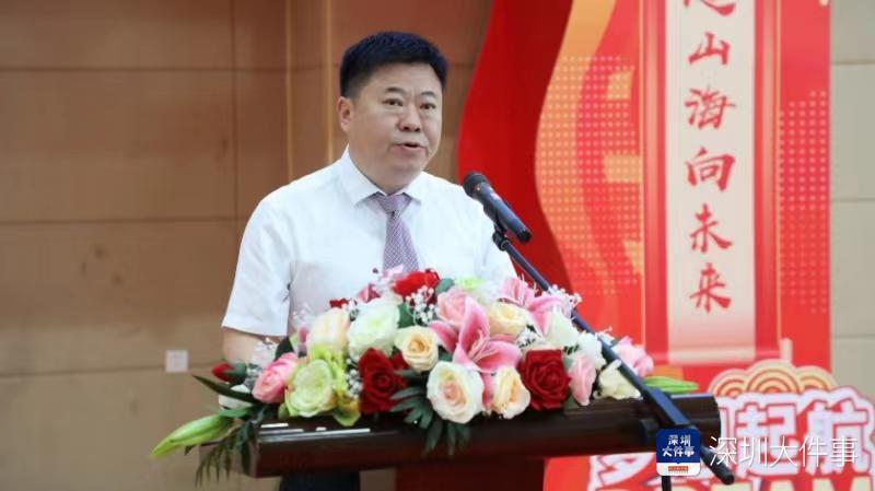 高中毕业日,校长寄语时,哪位深圳校长的话戳到了你?