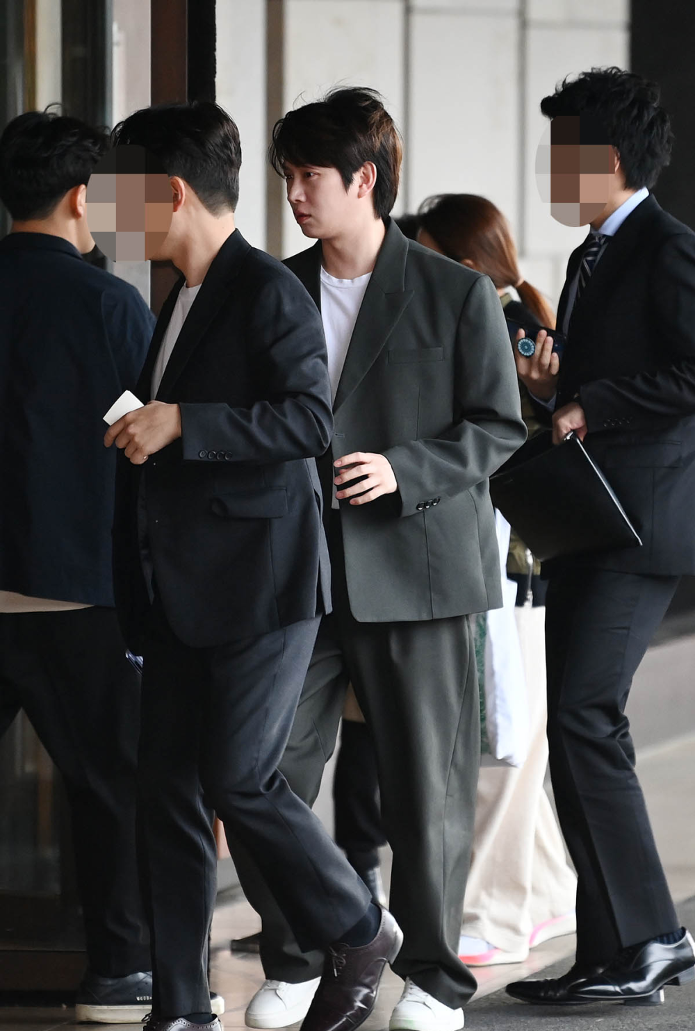 李多海今日大婚,众多圈中好友出席,亲吻画面美如画!