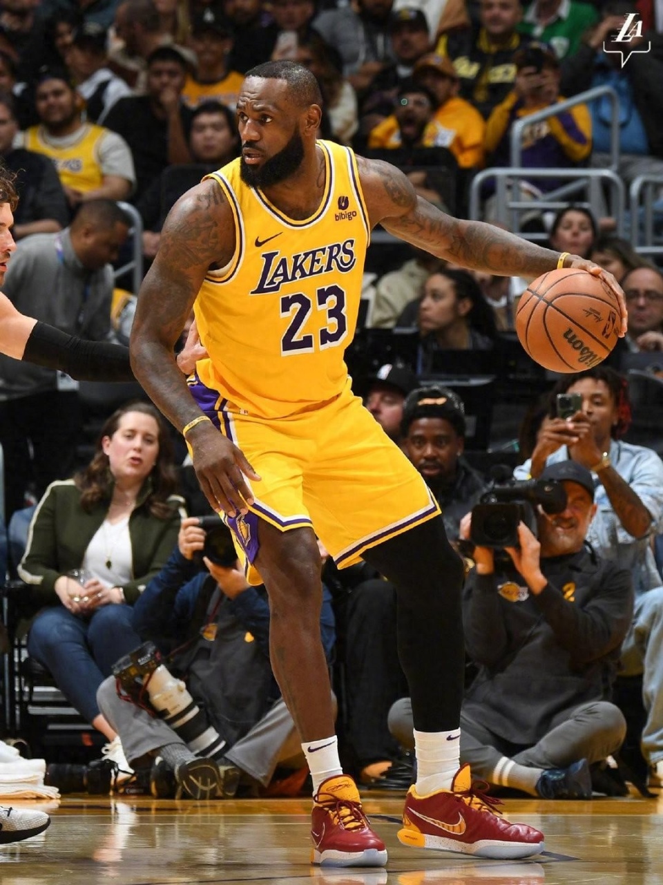 411工程近在眼前詹姆斯31分助湖人胜奇才距生涯4万分差9分网友下场