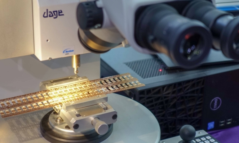 俄罗斯不声不响造出40万元人民币的光刻机?