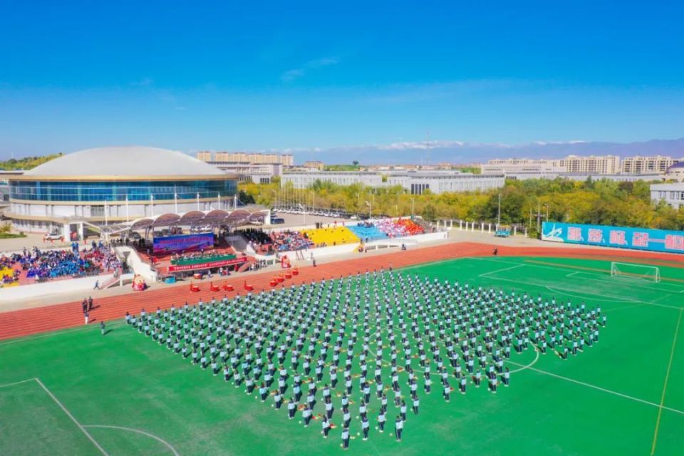 国旗护卫队,彩旗方队,鼓号队,州直和各县市教育系统代表队以及裁判员