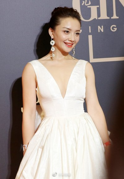 苏廷石 1942年出生于北京,长于甘肃,甘肃省话剧院演员,国家一级演员.