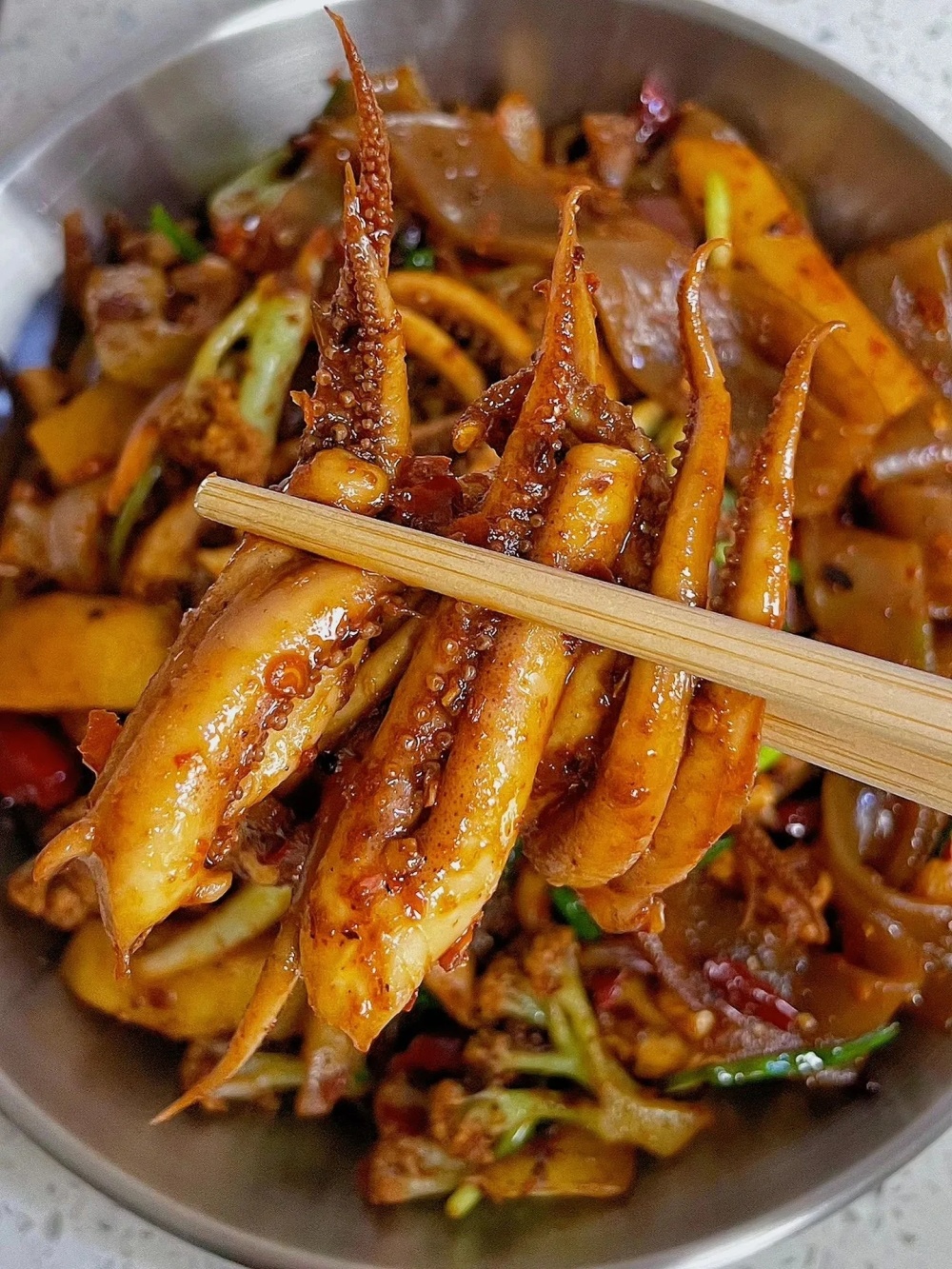 干锅鱿鱼香辣过瘾,口感爽脆,一上桌就被抢光了_腾讯新闻