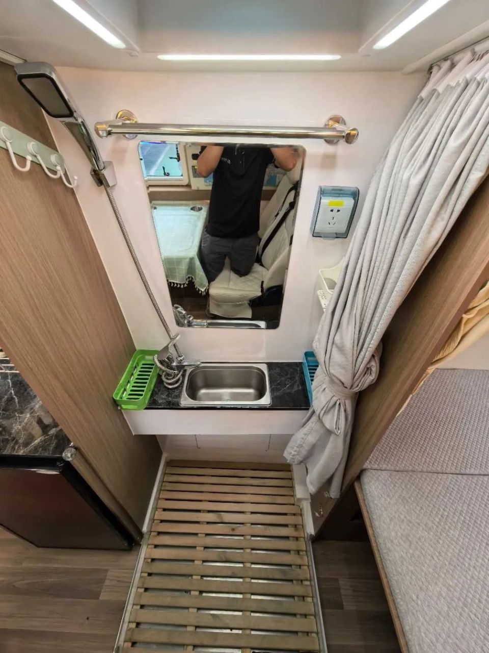 【二手房车】21年8月大通v90舜宇b型房车