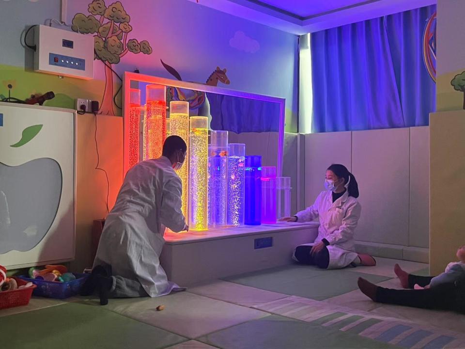现实版“小小的我”：长沙脑瘫青年回当年做康复的医院见习，写下万字工作笔记_腾讯新闻