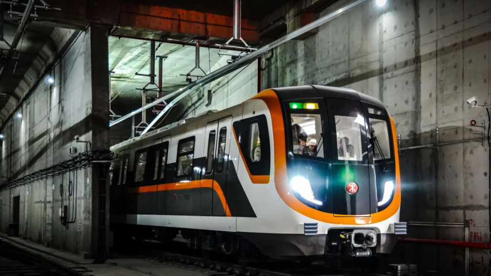 深圳地铁13号线新列车来了,离通车又近了一步!_腾讯新闻