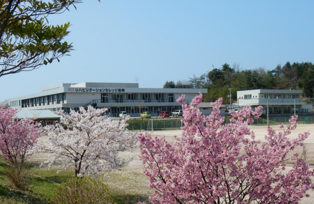 岛根康复学院副校长青木耕与台州外国语学校浙大观澜中学友好访问交流
