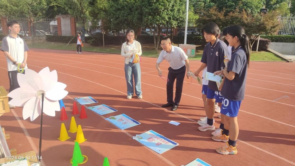 "对话青春,韧性生长",长郡梅溪湖中学举行心理游园会活动