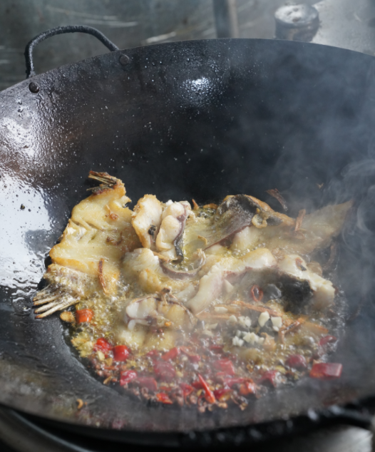 龙泉人说:来龙泉必吃安仁鱼头