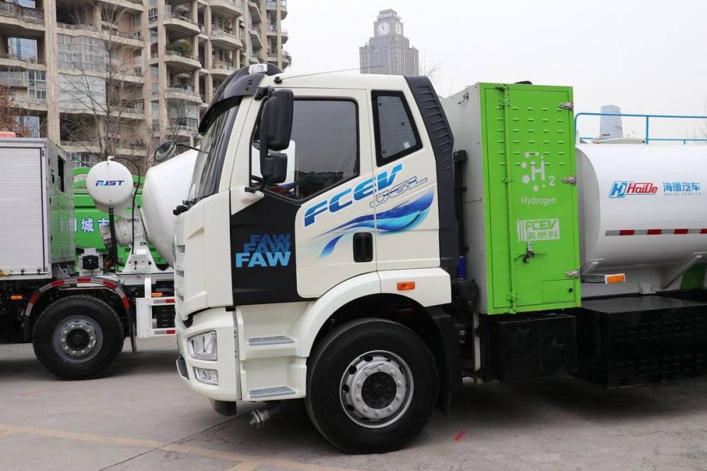 不烧油的解放j6l解放氢燃料环卫车来了