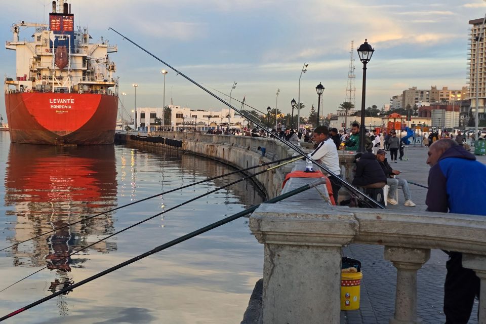 利比亚:海边生活_腾讯新闻