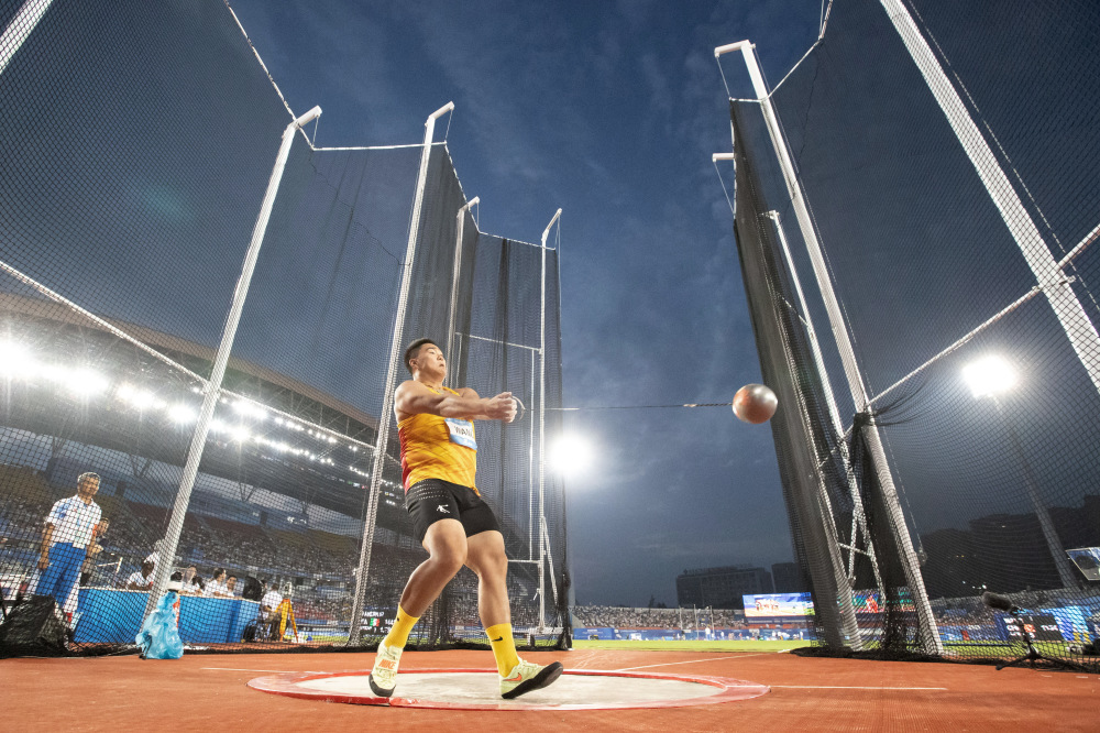 成都大运会田径男子链球王琦夺冠