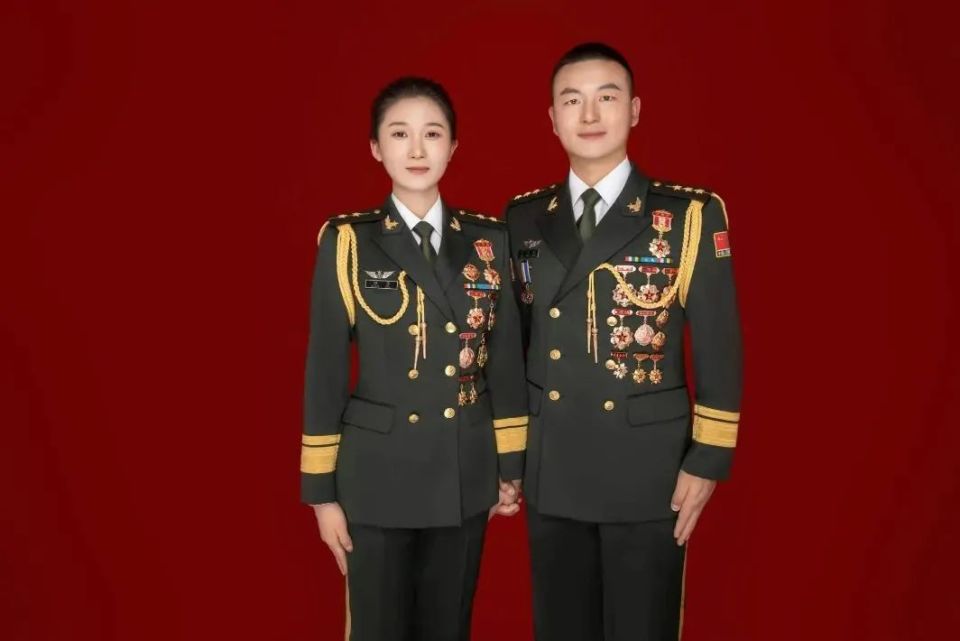 这对双军人夫妻8次立功他们的军旅爱情故事!