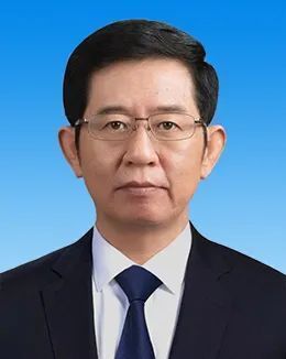 历任:警卫局办公室主任,警卫局副局级调研员,警卫局副局长,特勤局副