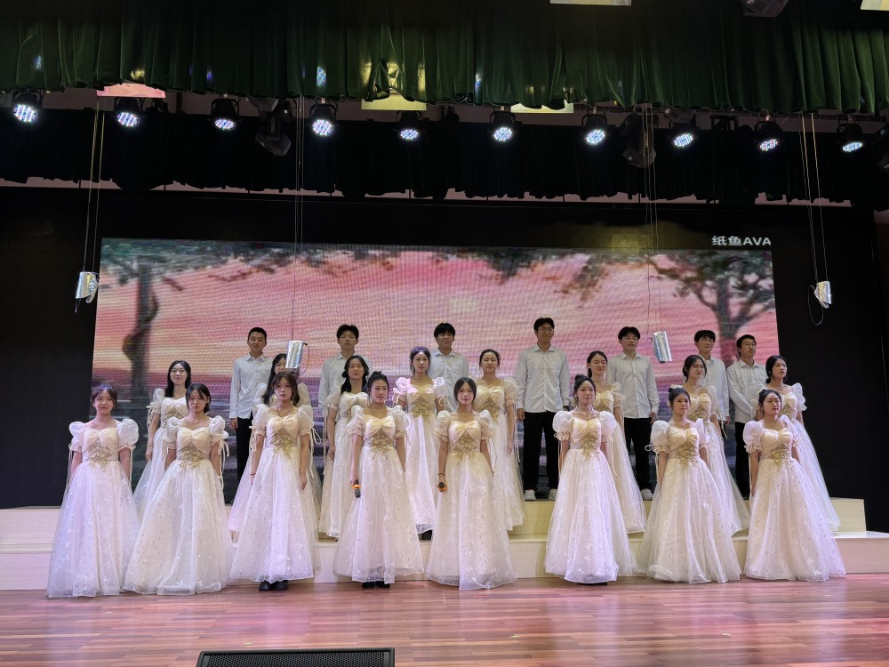 郑州101中学举办第27届科学艺术节班级小合唱