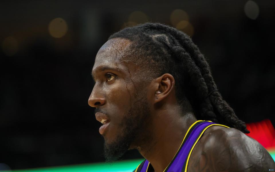 背大锅普林斯三分13中3得到9分2篮板3助攻