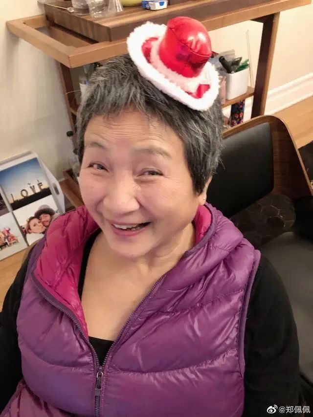 演员郑佩佩去世,曾出演《唐伯虎点秋香》《卧虎藏龙》