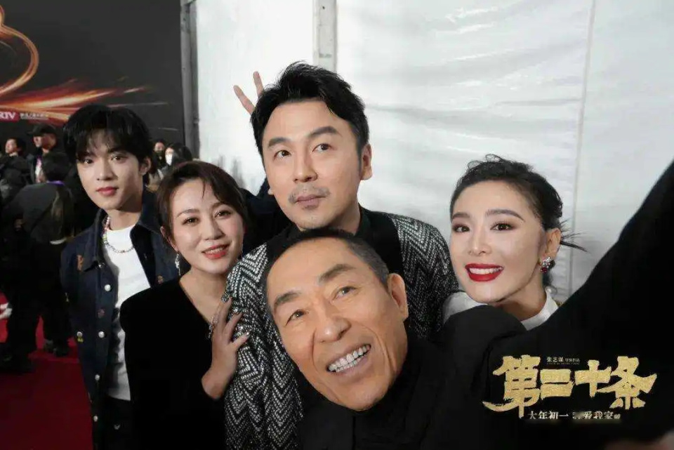 《第二十条》票房破15亿,张艺谋邀请张译,赵丽颖庆功,被拒了_腾讯新闻