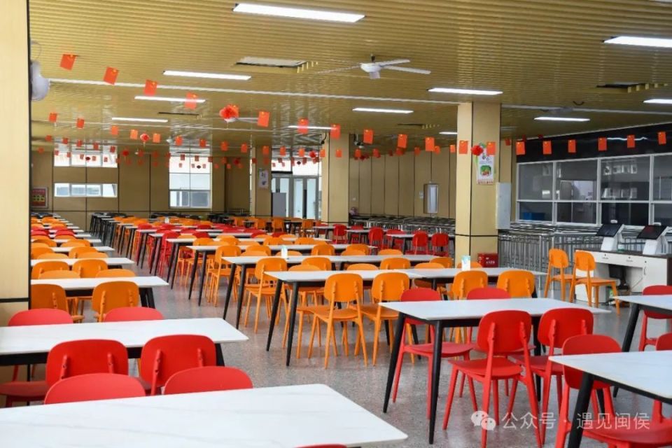 孩子在学校食堂吃得怎么样?一起来看_腾讯新闻